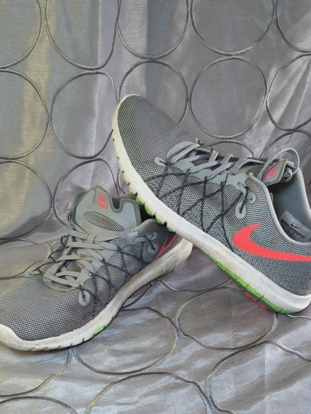 Nike Flex Fury 2 Grey Mesh Sneakers with Pink Swoosh and Green Outsole Size 7.5